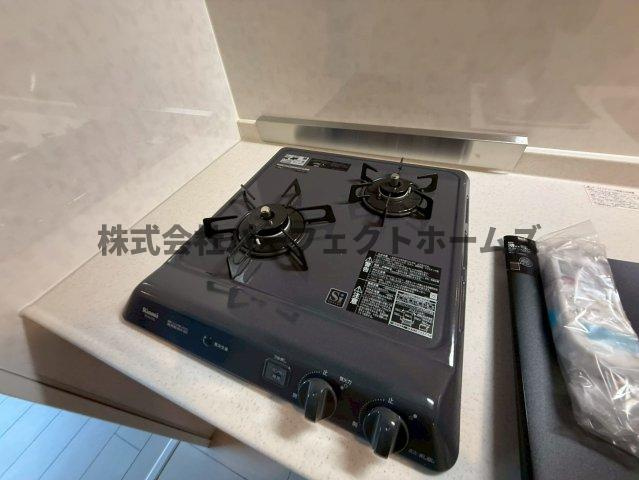 高野道ガレージハウスB棟のキッチン|きれいなキッチンです
