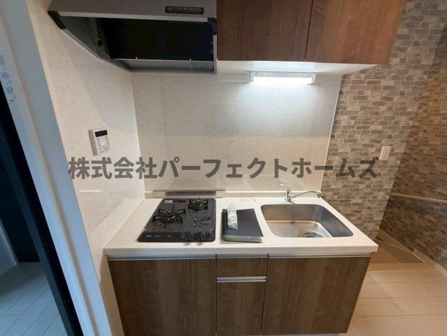 高野道ガレージハウスB棟のキッチン|きれいなキッチンです