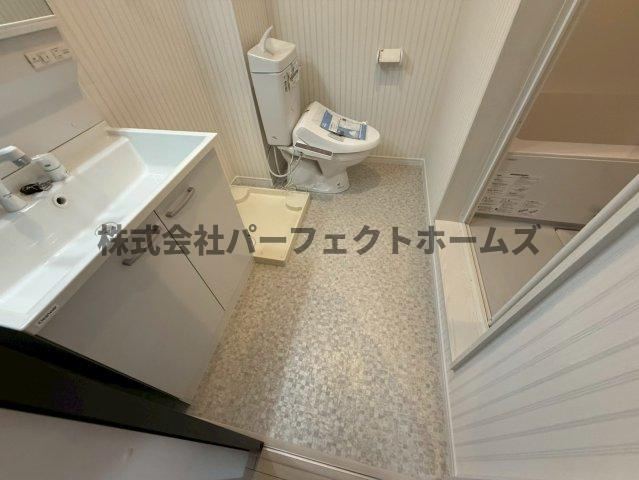 高野道ガレージハウスB棟の洗面所|洗面所です
