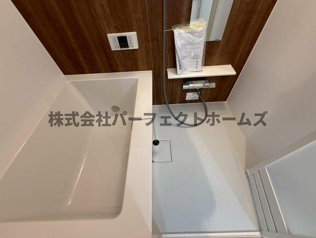 高野道ガレージハウスB棟の浴室|お風呂です