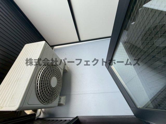 高野道ガレージハウスB棟のバルコニー|お洗濯にも便利なバルコニー付き