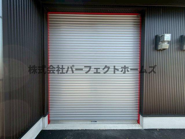 高野道ガレージハウスB棟の駐車場|駐車場に車を止められます