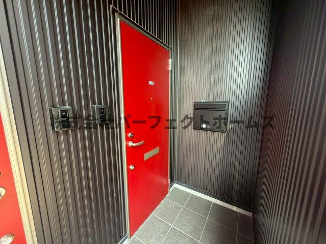 高野道ガレージハウスB棟のエントランス|建物の内部です