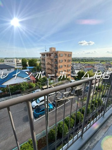 特典：仲介手数料が無料です!!のバルコニー|バルコニーからの眺めを楽しみながら食事をしませんか