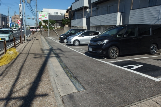 エルーテハウスの駐車場