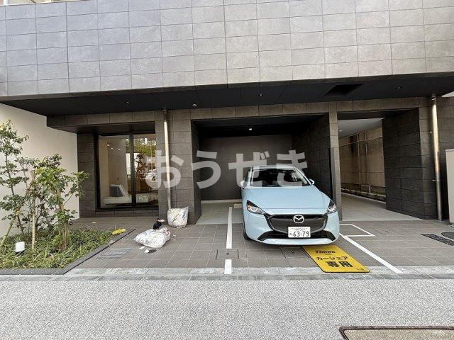 エル・セレーノ横浜の駐車場