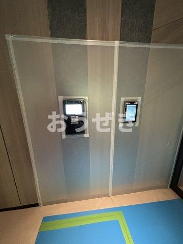 パークアクシス横浜伊勢佐木町通りの玄関