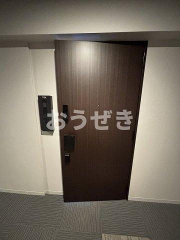 パークアクシス横浜伊勢佐木町通りの玄関