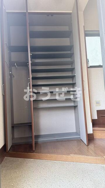 初音町１丁目　貸戸建の玄関