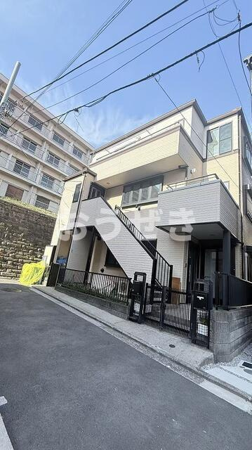初音町１丁目　貸戸建