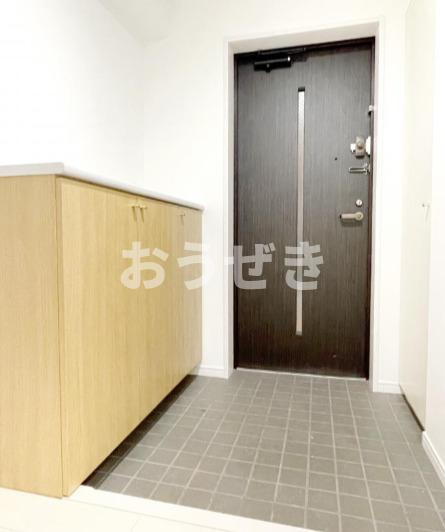 Ｔ’ｓ　ｇａｒｄｅｎ西寺尾　Ｂ棟の玄関