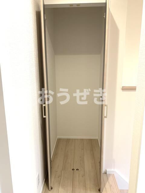 ヴェルデ本牧のその他|階段脇収納