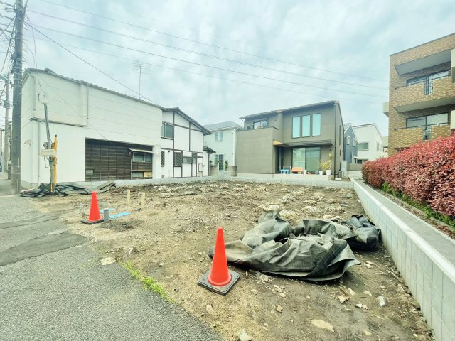 杉並区成田東1丁目 全2棟 2号棟の外観|【弊社にて現地販売会開催中です♪♪】
ご見学・詳細についてはお気軽に城北不動産までお問い合わせください
東側は通路で圧迫感がなく風通しも良好です