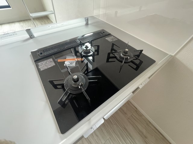 杉並区成田東1丁目 全2棟 2号棟の設備|ガスコンロはお掃除しやすいガラストップタイプ
