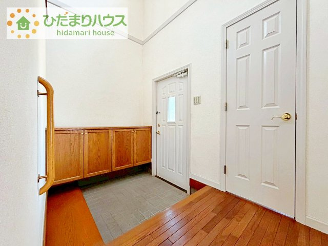 【玄関】 | つくば市竹園3丁目　中古戸建 | 玄関が広いので親子で並んで仲良く靴が履けますね(^^)/