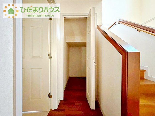 【収納】 | つくば市竹園3丁目　中古戸建 | 暮らしを整える工夫が施された階段下収納！