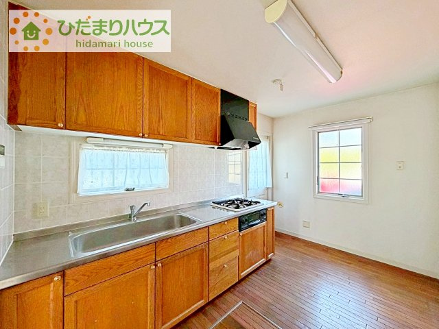 【キッチン】 | つくば市竹園3丁目　中古戸建 | ワイドなキッチンスペースなので、2品、3品同時に作れちゃいますね( *´艸｀)
