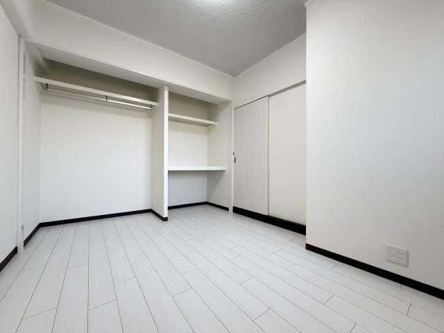 三井大曽根ハイツの洋室