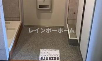 エストタウンwarabiの玄関