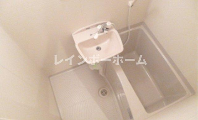 エストタウンwarabiの浴室