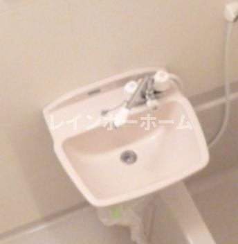 エストタウンwarabiの洗面所