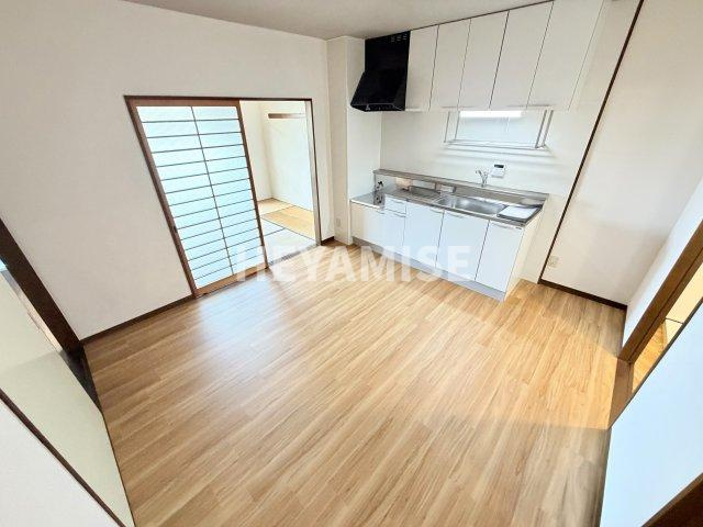 ハイツ彩雲の居間・リビング