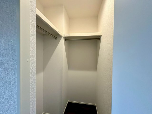 高知市桟橋通７期1棟　新築戸建の収納|各居室に収納スペースを確保。ハンガーパイプ付きで衣類もきれいに整理でき、すっきりとした暮らしをサポートします。