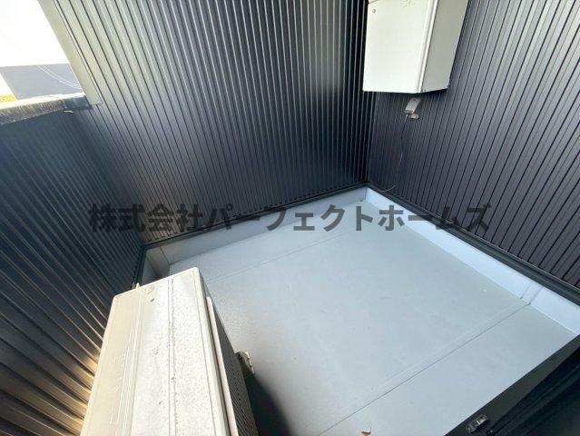 高野道ガレージハウスC棟のバルコニー|暖かな日差しのふりそそぐバルコニー