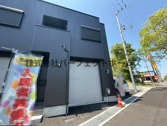 高野道ガレージハウスC棟の駐車場|カースペースがあります