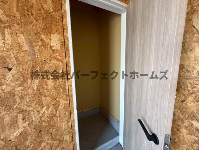 高野道ガレージハウスC棟の収納|こまごまとしたものを収納できそうですね