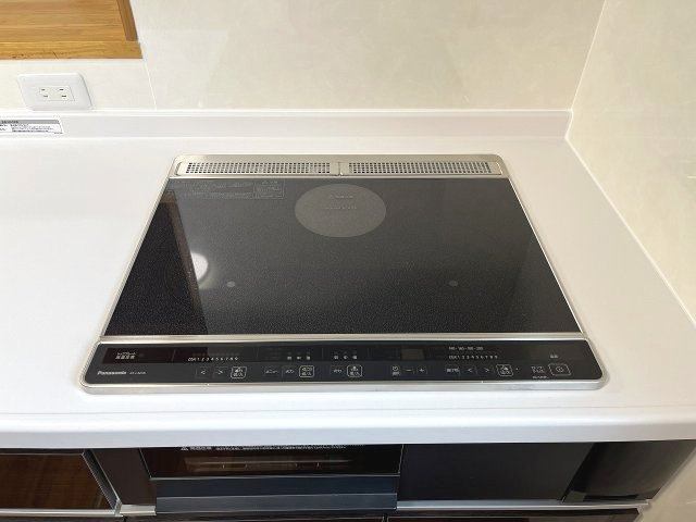 天白区表山三丁目　売戸建のキッチン|お掃除が楽々のIHクッキングヒーター！