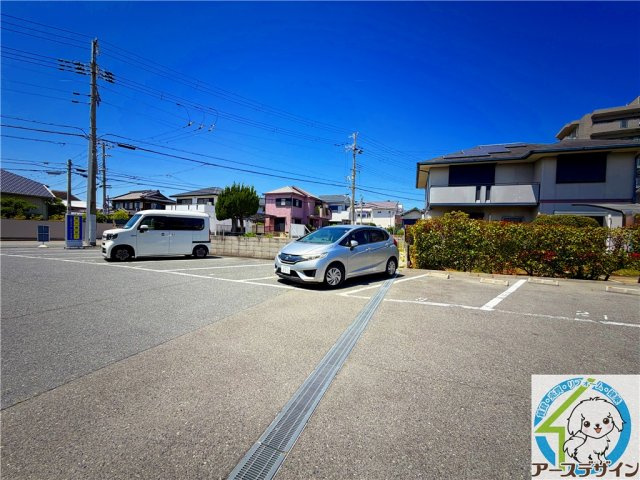 ロイヤルハイツ太寺の駐車場