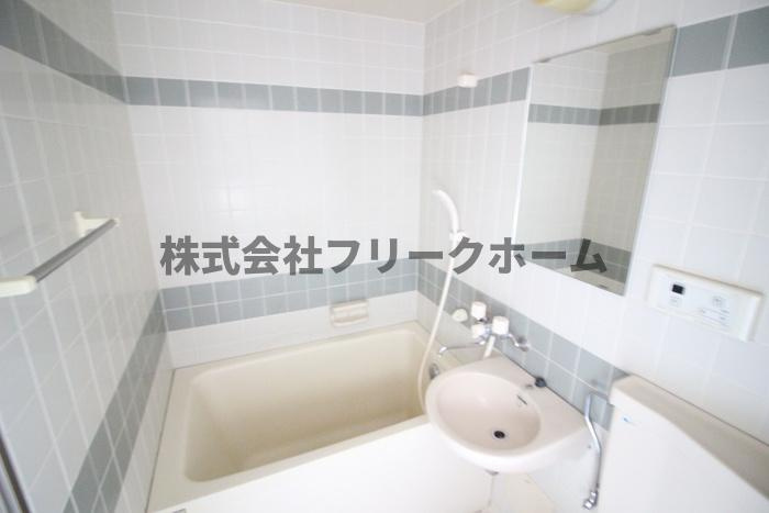 武蔵野市中町１丁目の賃貸マンションの浴室