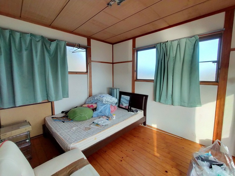 東浜町戸建ての洋室|２Ｆ６帖東側