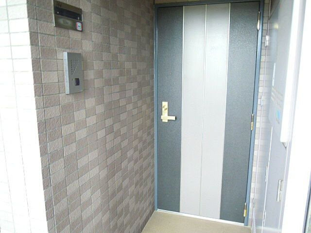 カルム赤羽の玄関