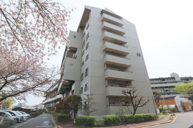 公社山田西第2次団地A8棟の外観