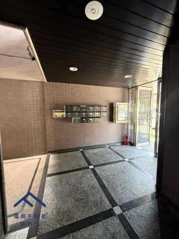 ラフィーネ春日原のエントランス