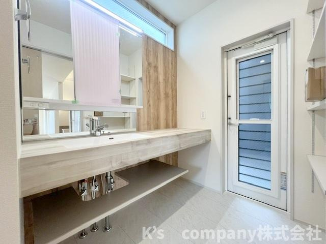 ◎茅ヶ崎市円蔵2丁目　新築戸建　4号棟の独立洗面台|朝の忙しい時間帯にもご家族がストレスなくご準備いただけます◇