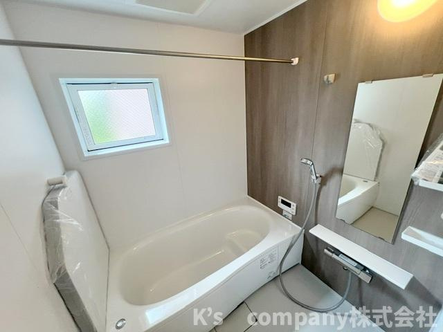 ◎茅ヶ崎市円蔵2丁目　新築戸建　4号棟の浴室|アクセントパネルのおしゃれな浴室スペース◇一日の疲れを癒す心地の良い空間☆