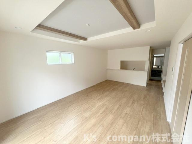 ◎茅ヶ崎市円蔵2丁目　新築戸建　4号棟の居間・リビング|広々とした20.5帖のリビングスペース◇