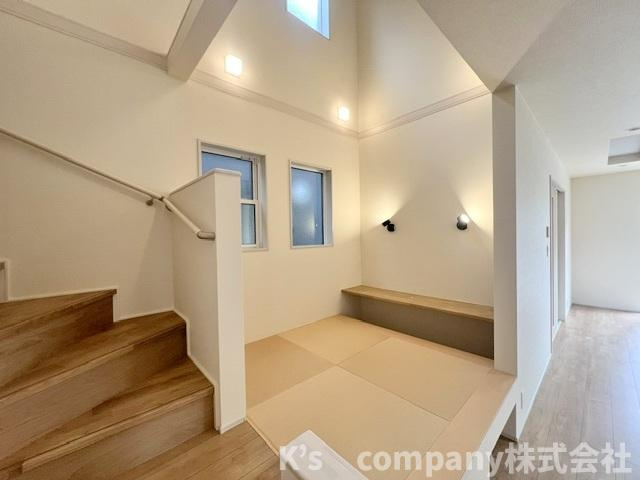 ◎茅ヶ崎市円蔵2丁目　新築戸建　4号棟のその他|リビングの一角にはマルチスキップ畳敷きの2.5帖があります◇畳が心地の良い空間にしてくれています◇