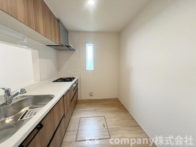◎茅ヶ崎市円蔵2丁目　新築戸建　4号棟のキッチン|キッチンの後方には食器棚スペースがあります◇