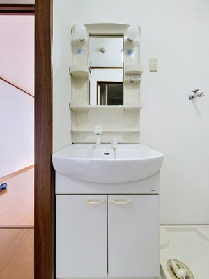 【独立洗面台】 | アンプルールフェール宮内 | ※同建物ほかのお部屋の写真です。
