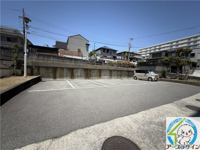 朝霧住宅の駐車場