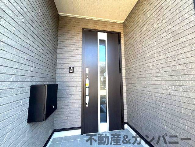 クレイドルガーデン松前町北川原第1-1号棟　伊予郡松前町大字北川原新築戸建の玄関|落ち着いた玄関です