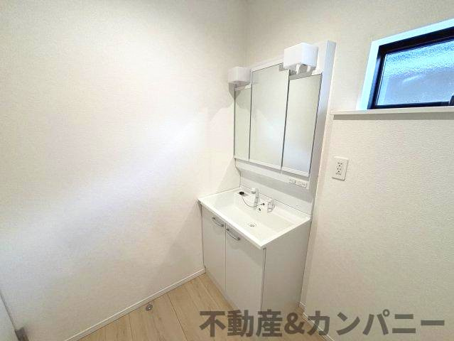 クレイドルガーデン松前町北川原第1-1号棟　伊予郡松前町大字北川原新築戸建の独立洗面台|使いやすい独立洗面台です