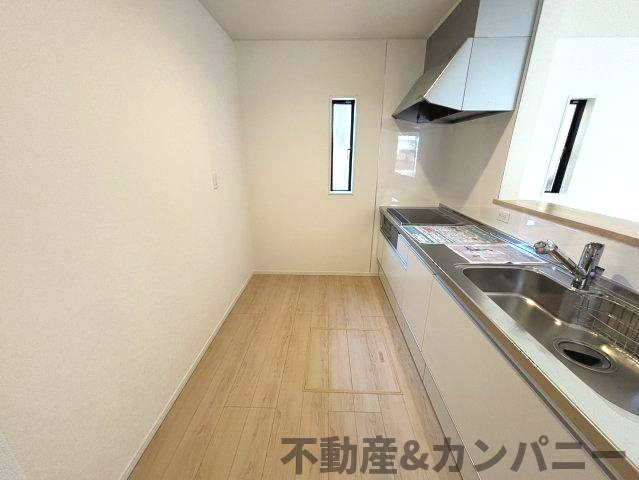 クレイドルガーデン松前町北川原第1-1号棟　伊予郡松前町大字北川原新築戸建のキッチン|コンパクトなキッチンで掃除もラクラク