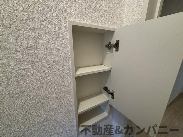 クレイドルガーデン松前町北川原第1-1号棟　伊予郡松前町大字北川原新築戸建の収納|トイレ内にも収納スペースがあります