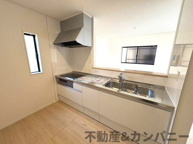 クレイドルガーデン松前町北川原第1-1号棟　伊予郡松前町大字北川原新築戸建のキッチン|お料理しやすいキッチンです