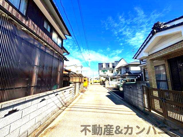 クレイドルガーデン松前町北川原第1-1号棟　伊予郡松前町大字北川原新築戸建の前面道路含む現地写真|前面道路含む現地写真です